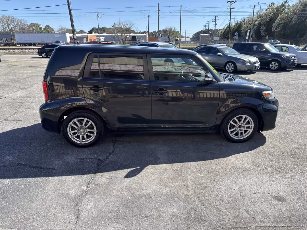 2011 Scion xB - JTLZE4FEXB1133580 - Image #3